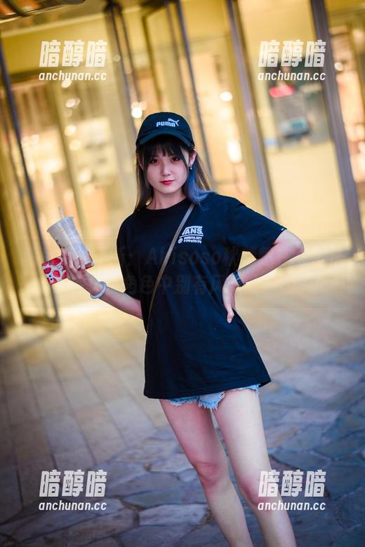 私房大片不断：Akisoso秋楚楚在贝尔法斯特女仆角色中别有风味的原图。