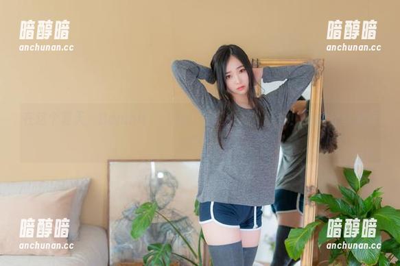 在这个夏天，Bambi(밤비)用“圣诞女孩”吓你！她的分享太有趣了。