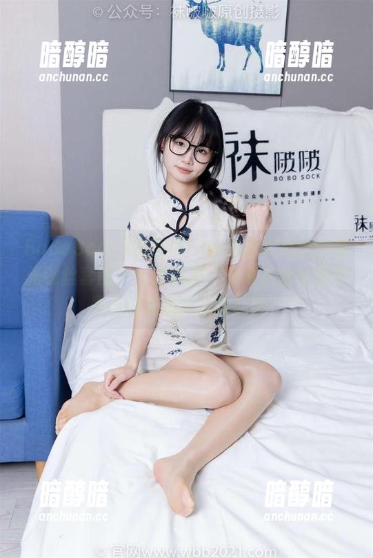 BoBoSocks袜啵啵-稚予 BoBoSocks袜啵啵 - 一边欣赏稚予的珠光咖丝套图,一边在想:难道这些资源都是从时光里捡回来的吗?