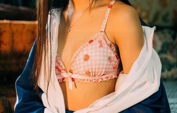GIRLT果团网 - 周大萌的写真图册：油亮就像早晨的咖啡，浓郁又提神