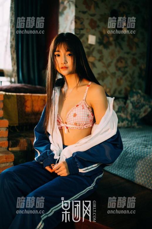 GIRLT果团网-周大萌 GIRLT果团网 - 周大萌的写真图册:油亮就像早晨的咖啡,浓郁又提神