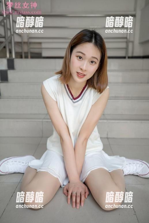 MSLASS梦丝女神 - 清新出炉：苏安希最新丝袜与跑车合集，驾得了风，写得了诗！