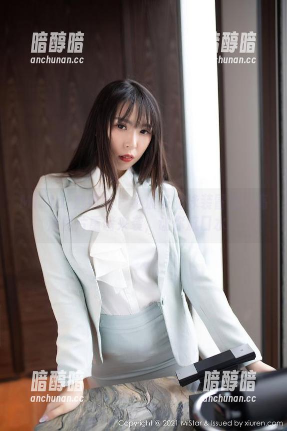 MiStar魅妍社-小波多 MiStar魅妍社 - 小波多的泳装冒险:高清照片重磅来袭,让你流口水!