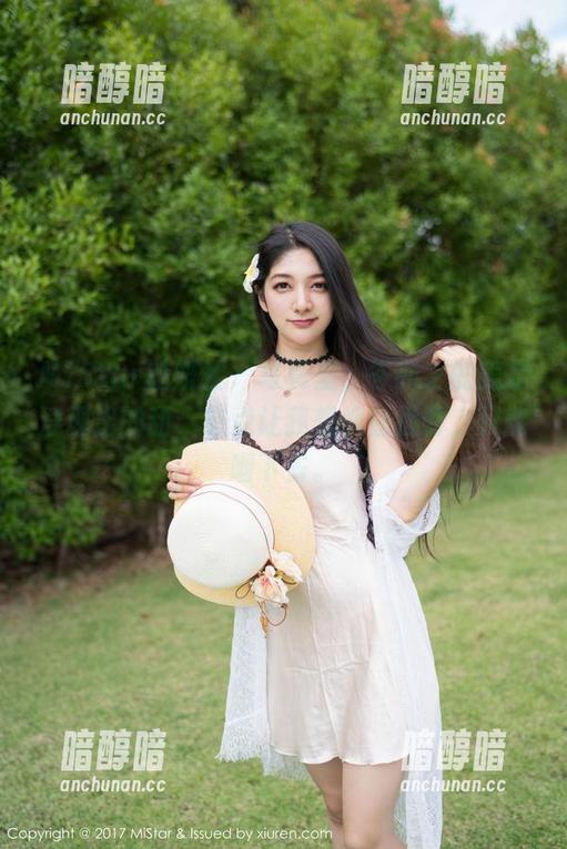MiStar魅妍社 - 写真里，岑苑之的美足浮现出的甜，有点让我想偷偷插嘴，只能咽下去。