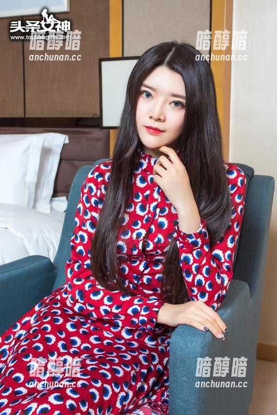 TouTiao头条女神 - 私房小游记：跟着张译丹的水手服图集来点冒险！