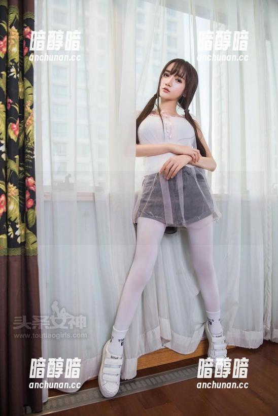 TouTiao头条女神-莫晓希 TouTiao头条女神 - 图集小坐:看完莫晓希的美腿,再继续走自己的小路,这边太勾人了吧
