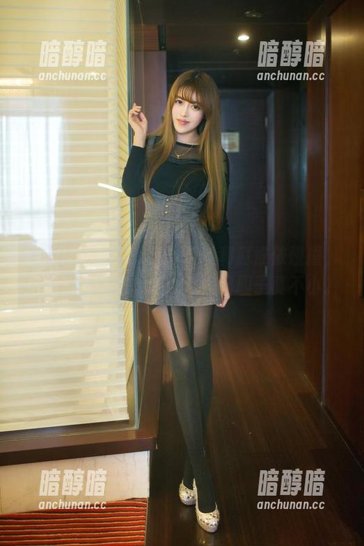 TuiGirl推女郎 - 当灰丝和赵惟依碰撞，私拍原图让我想说：这搭配胆子真不小。