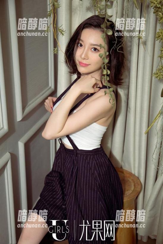 UGirls尤果网 - 最新套图分享，李凌子再一次颠覆我们的比基尼认知