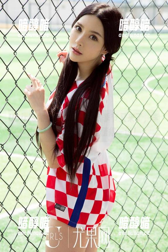 UGirls尤果网 - 那个泳装季节又来了，李思宁带来的免费下载值得一试！