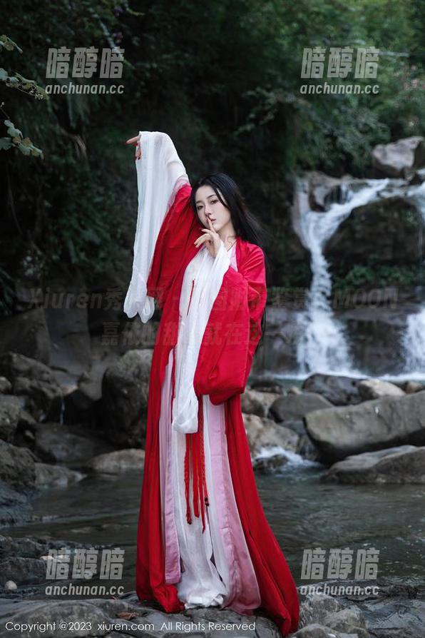 Xiuren秀人网-MOON嘉依 Xiuren秀人网 - 原图附带鉴赏,MOON嘉依的甜心就在这一瞬!