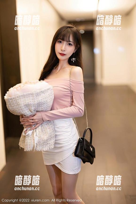 Xiuren秀人网-圆圆酱 Xiuren秀人网 - 圆圆酱黑色图包,福利是有点重口味,但值得一探究竟。