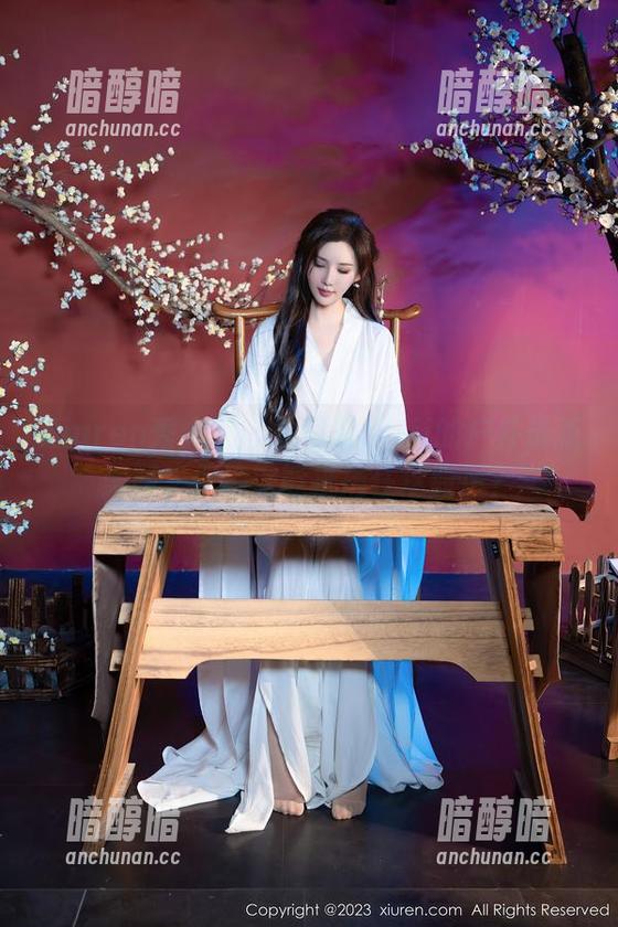 Xiuren秀人网-夏可馨amii Xiuren秀人网 - 夏可馨amii的户外最新美图,你确定能抵挡住这股风?