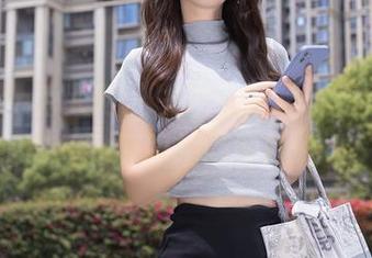 Xiuren秀人网 - 关注小逗逗,看她如何把肉丝的原图拍得如此诱人!