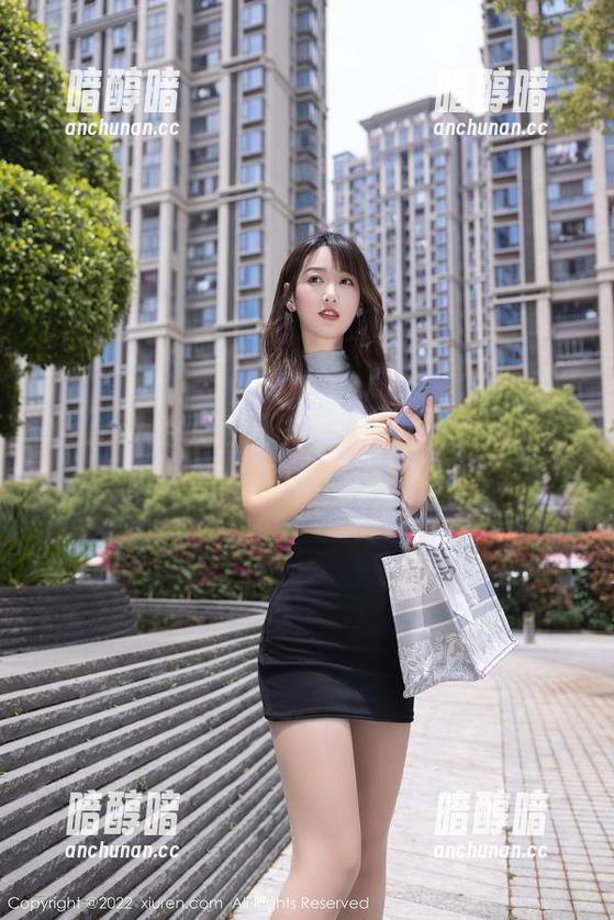 Xiuren秀人网-小逗逗 Xiuren秀人网 - 关注小逗逗,看她如何把肉丝的原图拍得如此诱人!
