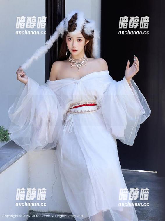 Xiuren秀人网-是小逗逗 Xiuren秀人网 - 是小逗逗的私拍套装来了——看完就想问、罩杯大吗?