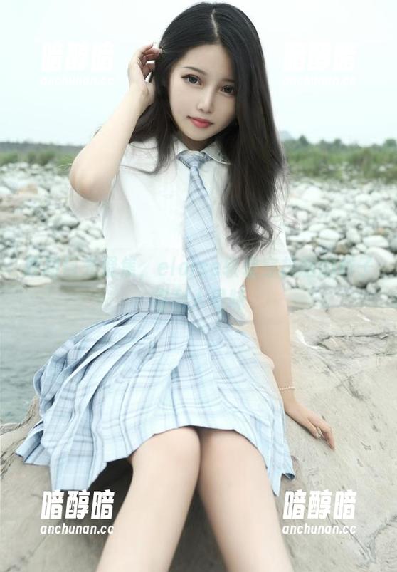 eloise软软 原图目光聚焦,eloise软软穿校服的样子很耐人寻味