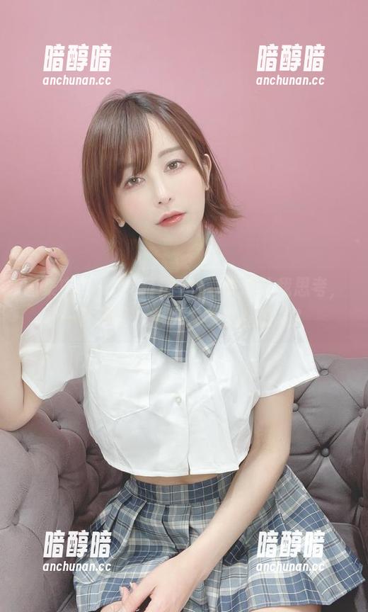 图集中いくみ(育美)的毛衣总让我思考，一件单品，能引发多少遐想呢？