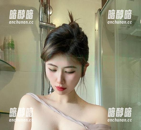 乙醇子 微密圈 - 乙醇子的最新美图更新,穿上女王装的她,啤酒瓶扔得更潇洒了!