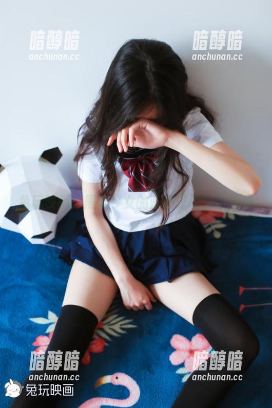 兔玩映画 兔玩映画:黑丝少女的蓝椅子私房小惊艳