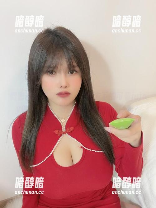 可馨juicy 微密圈 - 欣赏原图,红毛衣下的可馨juicy像个女王,侧漏的气势你敢挑战吗?