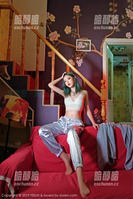 嗲囡囡 - 施忆佳KITTY长腿：作品让你重新考虑腿的定义