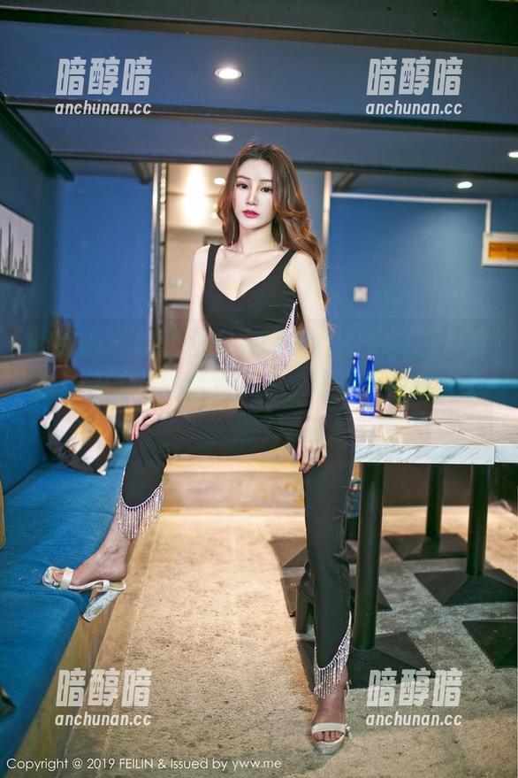 嗲囡囡 - 施忆佳KITTY的比基尼美图，真是让海浪都悄悄退却了，听说水都羞红了脸？
