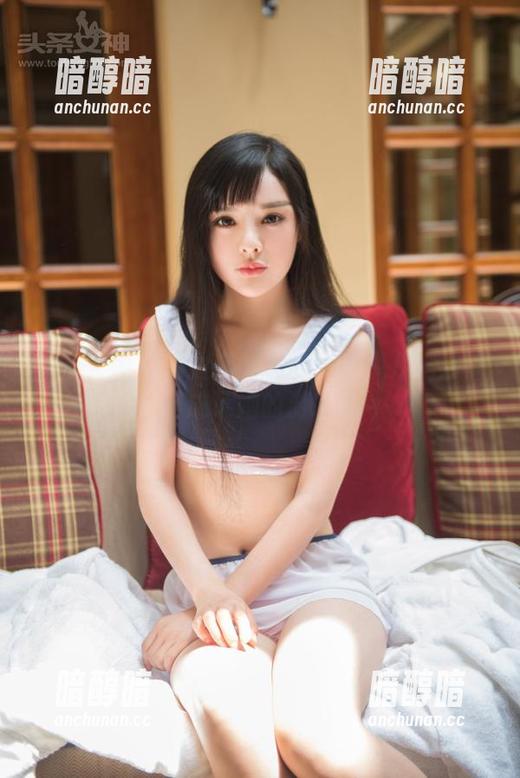 头条女神-信悦儿 头条女神 - 海边定制作品:信悦儿把沙滩当成了她的游乐场