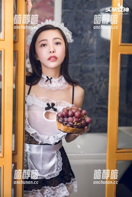 头条女神 - 易阳的JK写真，原图能不能带回家？