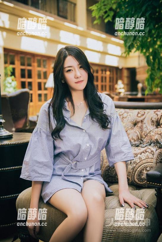 头条女神 - 郭美美的连体衣美图，穿上这身我感觉自己要去宇航员培训班了！