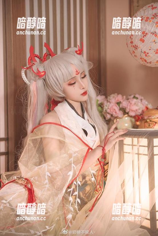 认真观看奶狮不咬人的清纯合集，怕不小心被她的眼神给勾走了呢。