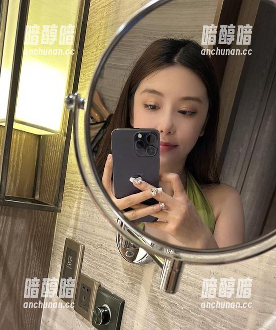 微密圈 - 婚纱写真，奶雯的各种姿态，每一张都让人想道“哦？”