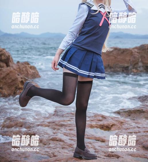 封疆疆v的写真新体验：戴眼镜也能玩转个性