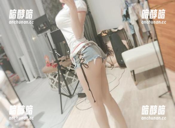 微密圈 - 小玉吃果冻校服原图——校园男主角的日常演绎合集