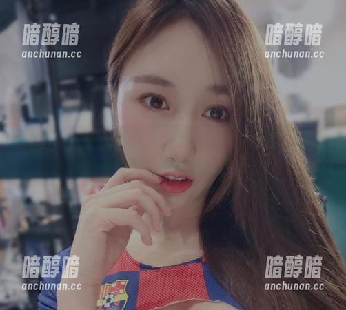 小玉吃果冻 微密圈 - 小玉吃果冻,毛衣全套大挑战,真的是不敢相信她的搭配选择。