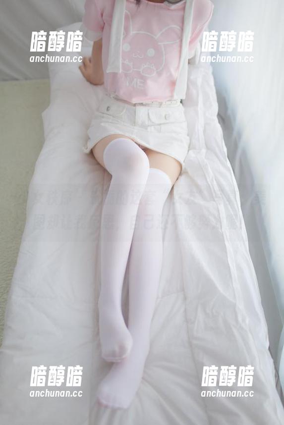 少女秩序 - 乐栀的这套“女友”写真，美图却让我反思，自己还不够努力呢！