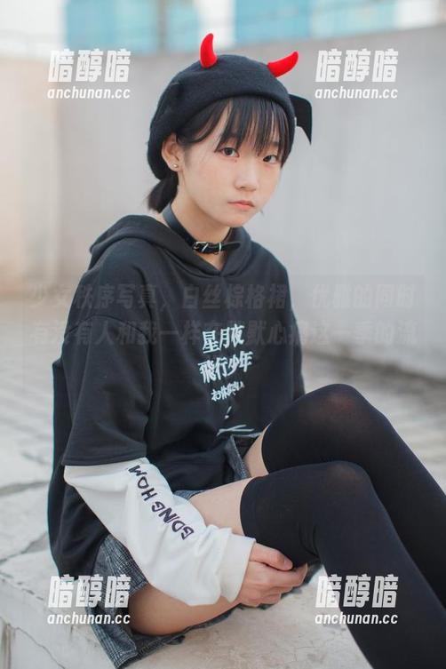 少女秩序 少女秩序写真,白丝棕格裙,优雅的同时有没有人和我一样在默默心痛这一季的流行?