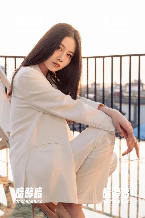 年年Nnian白色写真，原图真无圣光，只剩下与现实的坦白对话！