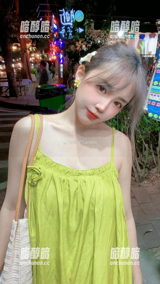 白衬衫与御子Yumiko：一场关于简约之美的图集开掘