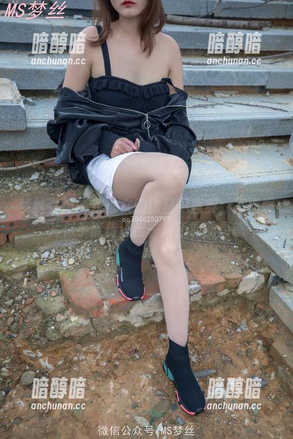 梦丝女神-莹仙女 梦丝女神 - 莹仙女的比基尼盛典,高清照片似乎能传递出一丝不羁的灵魂