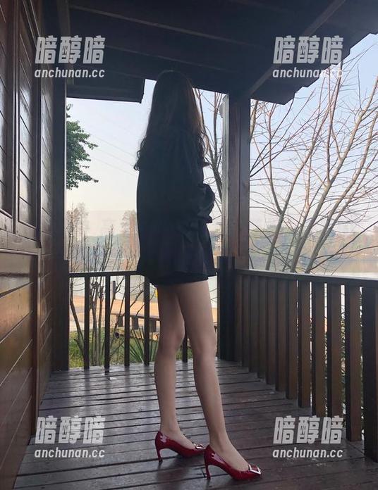 梦里一只喵 微密圈 - 高清写真大搜罗:梦里一只喵的圣诞限定——喝牛奶前的猫展现!