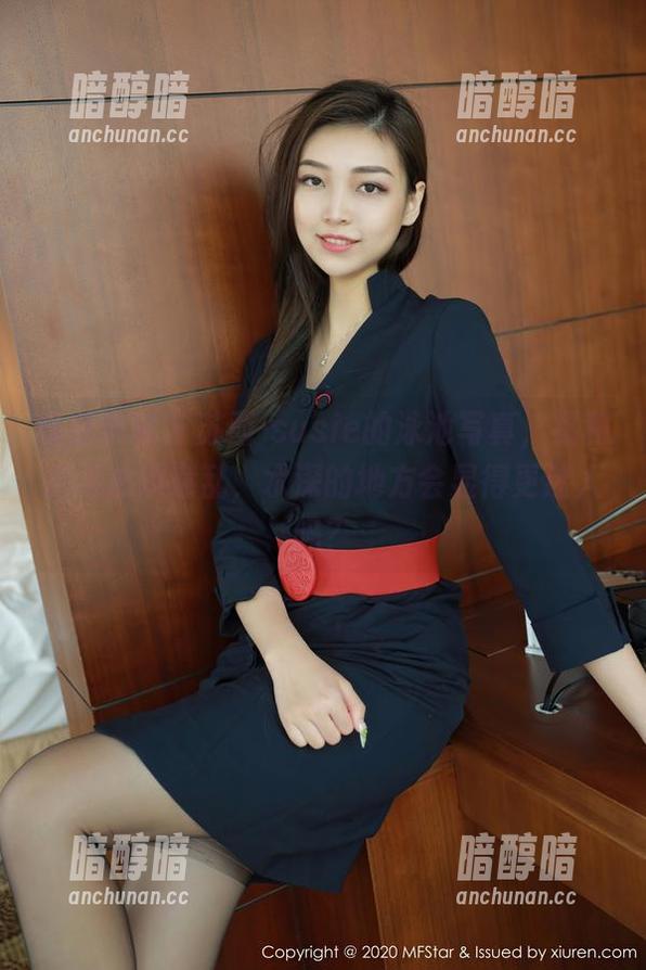 模范学院-苏西-susie 模范学院 - 苏西-susie的泳池写真,福利拍得心烦意乱,水深的地方会显得更迷人吗?