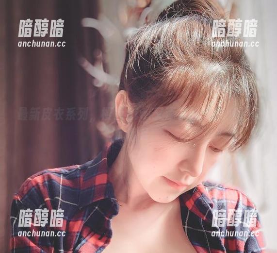 最新皮衣系列，樱晚gigi又添了张燃烧小宇宙的图片。