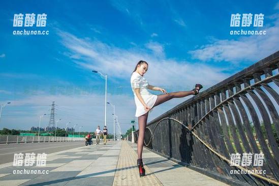 爱丝-瑶瑶 爱丝 - 看完瑶瑶的户外写真,网盘里应该来点负面评论,哈哈。