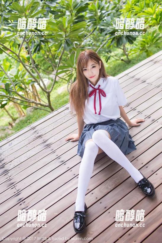 爱蜜社 - 看！心妍小公主的JK私拍美图，应该叫‘不走心’！