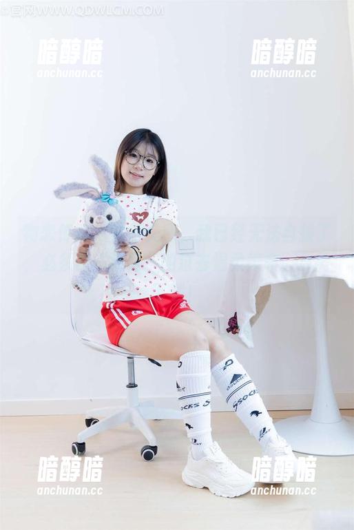 物恋传媒 - 对于美图，我已经无法自拔了，必须靠“猫耳”的过去温柔续命，急需下载！