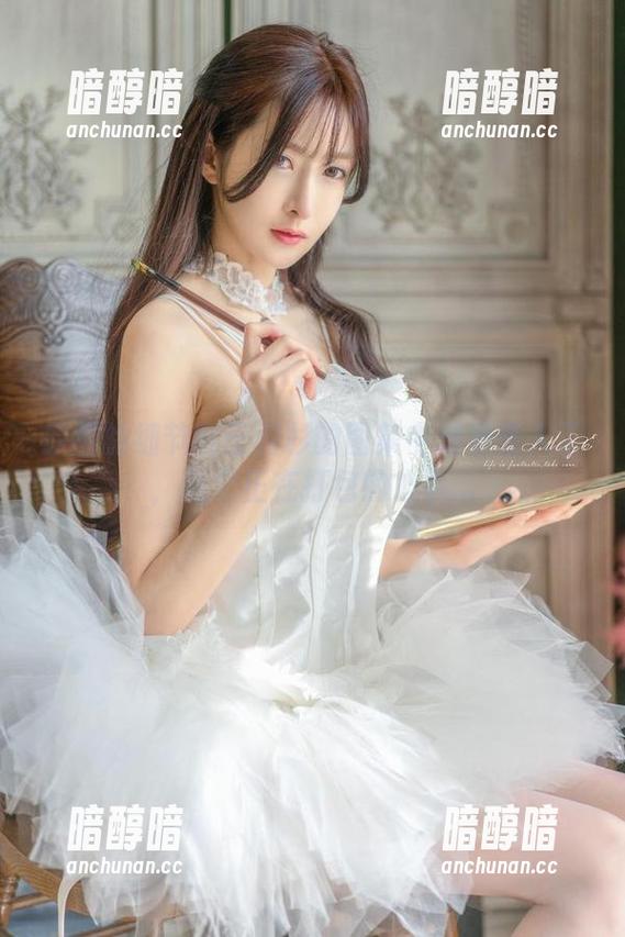 原图的细节在王羽杉的图集中越发迷人了，像个正在打包的心事...