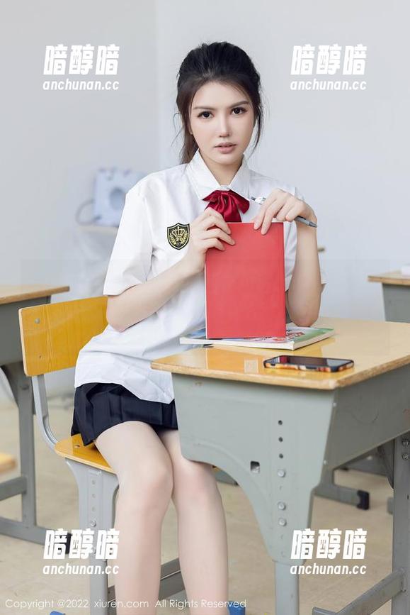秀人网-Egg尤妮丝 秀人网 - 最新Egg尤妮丝的泳装写真,忽然觉得水光肆意,波浪真适合做背景音乐。