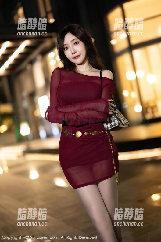 秀人网-FoxYini孟狐狸 秀人网 - FoxYini孟狐狸的夏日美图,更新完毕!看得我都想徜徉在一个忙绿的沙滩上了!