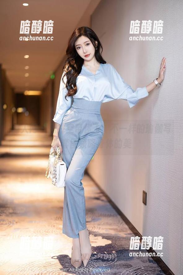 秀人网-周井空 秀人网 - 周井空带你飞,不一样的瑜伽写真套图领略身体的美