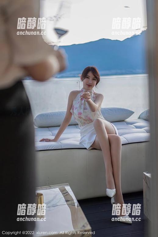 秀人网-唐宁宁 秀人网 - 敲黑板!海边的唐宁宁从容不迫,别忘了原图下载一波。